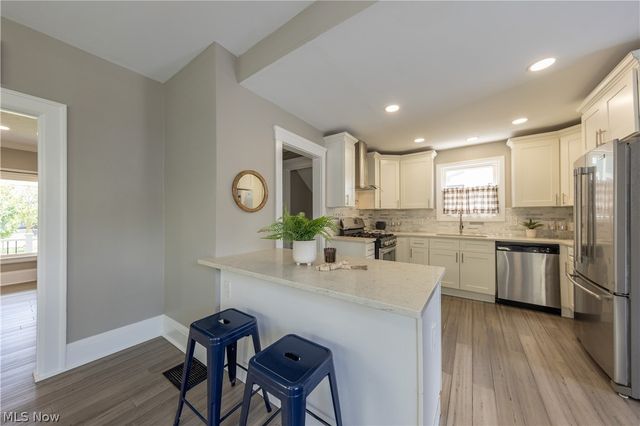 1614 Robinwood Avenue, Lakewood, OH 44107