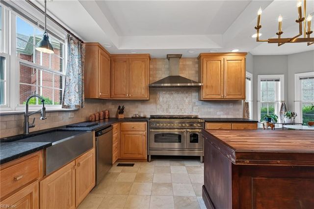 1700 Maze Hill MEWS, Virginia Beach, VA 23455