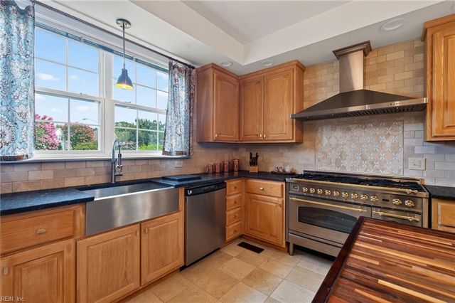 1700 Maze Hill MEWS, Virginia Beach, VA 23455