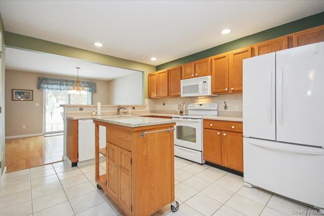 4 Osborne Glen, Poughquag, NY 12570