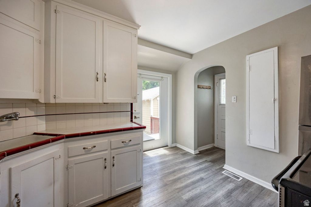 Image 8 of property listing at 1210 HARRISON AVE, Salt Lake City, UT 84105