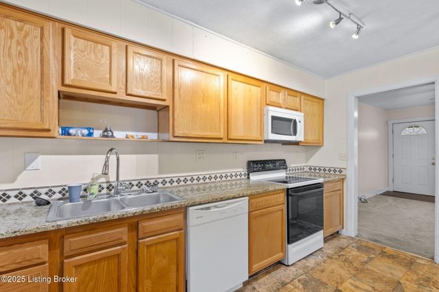 1310 Doris Dr, Louisville, KY 40118