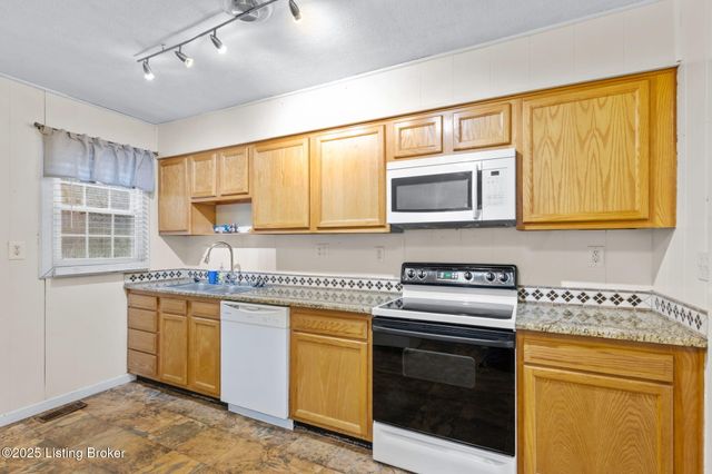 1310 Doris Dr, Louisville, KY 40118