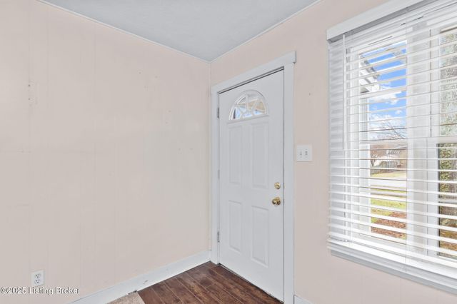 1310 Doris Dr, Louisville, KY 40118