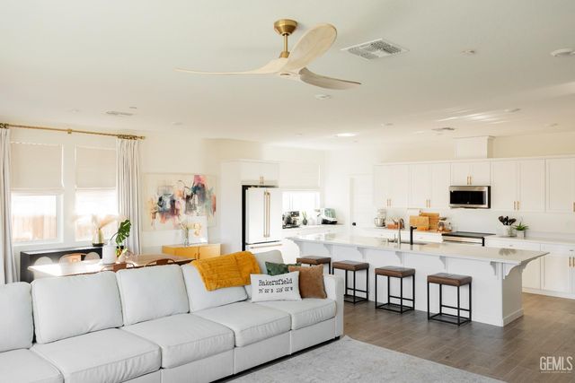 3230 Laurel Hill Lane, Shafter, CA 93263