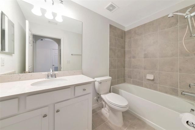 18114 GAWTHROP DRIVE 107, Lakewood Ranch, FL 34211