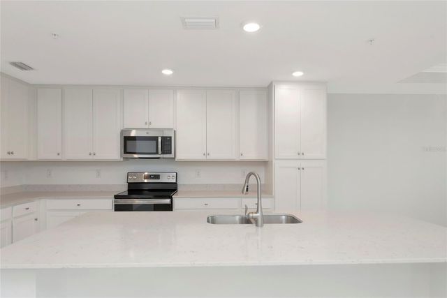 18114 GAWTHROP DRIVE 107, Lakewood Ranch, FL 34211