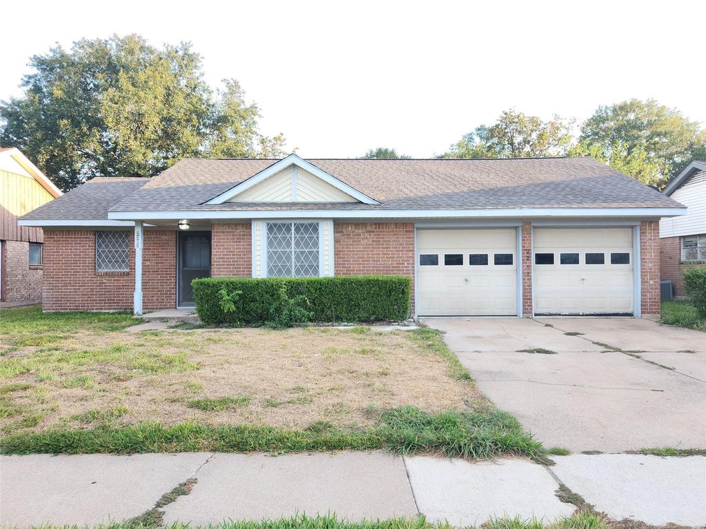 2202 Cherrybrook Lane, Pasadena, TX 77502