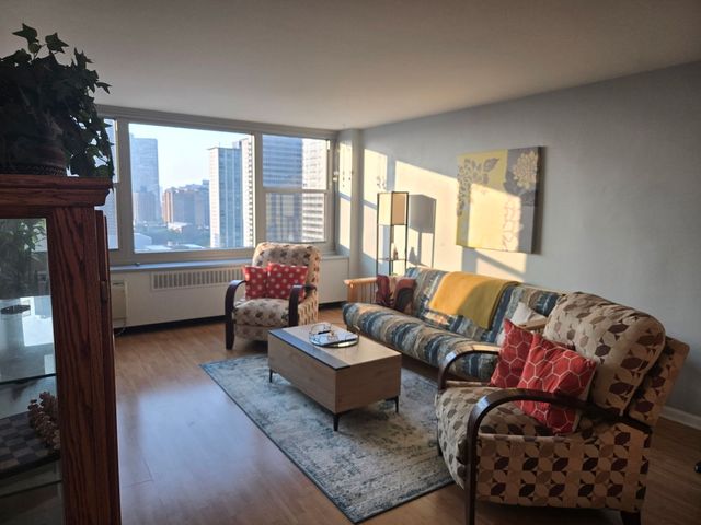 555 W Cornelia Avenue 1706, Chicago, IL 60657