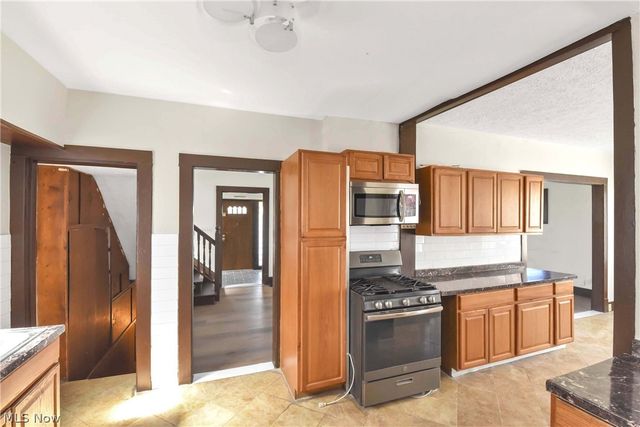 2037 Bunts Road, Lakewood, OH 44107