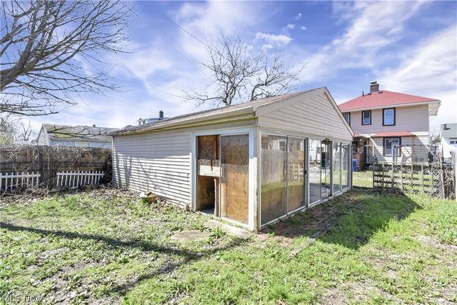 2037 Bunts Road, Lakewood, OH 44107