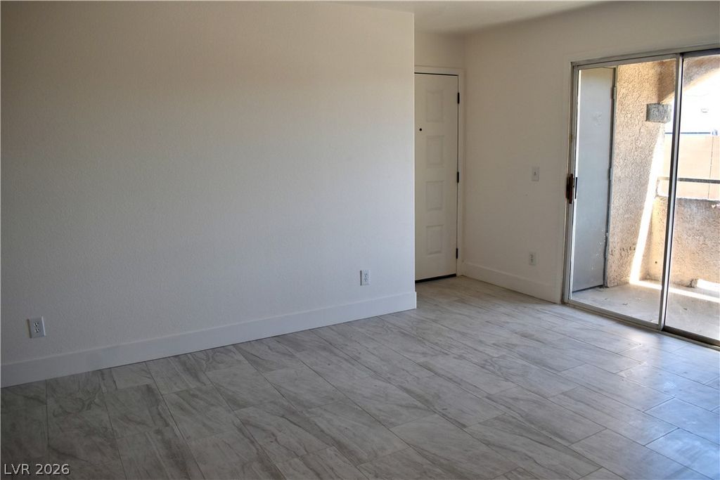 230 Mission Catalina Lane 107, Las Vegas, NV 89107 — photo 4