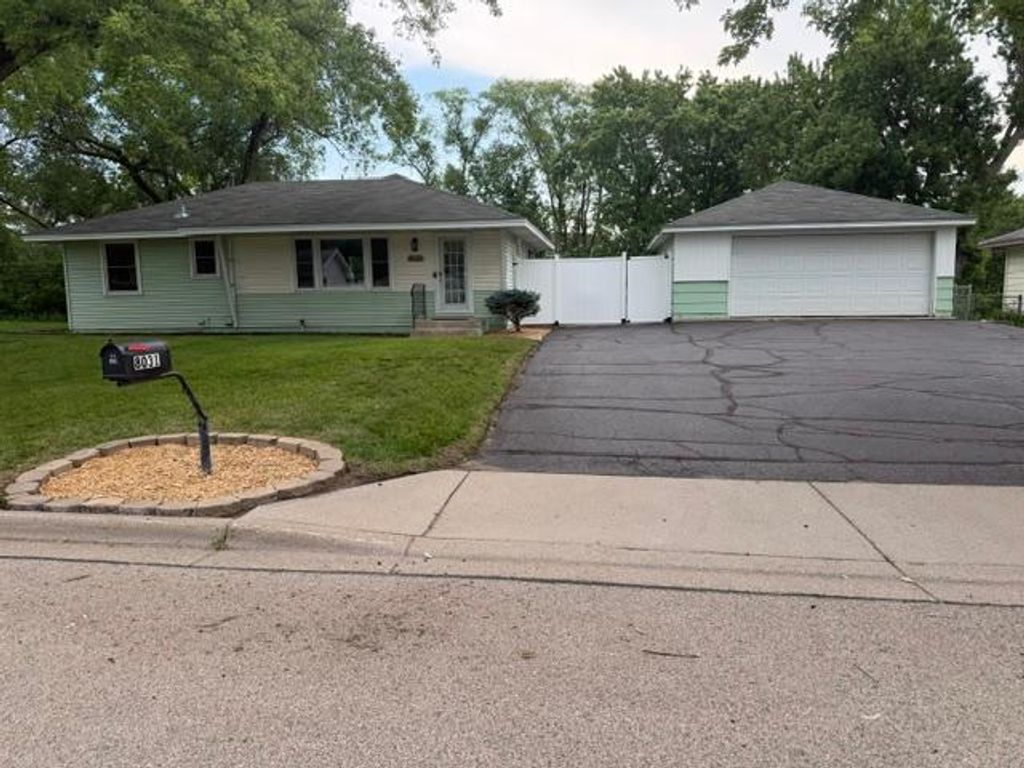 8031 Hadley Avenue S, Cottage Grove, MN 55016