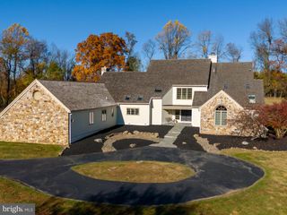 1201 BASSETT LN, Chester Springs, PA 19425