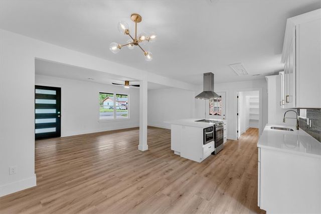 2215 S Coleman Avenue, Fayetteville, AR 72701