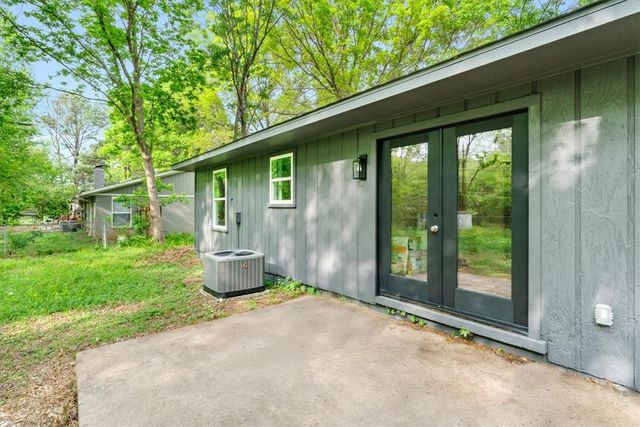 2215 S Coleman Avenue, Fayetteville, AR 72701