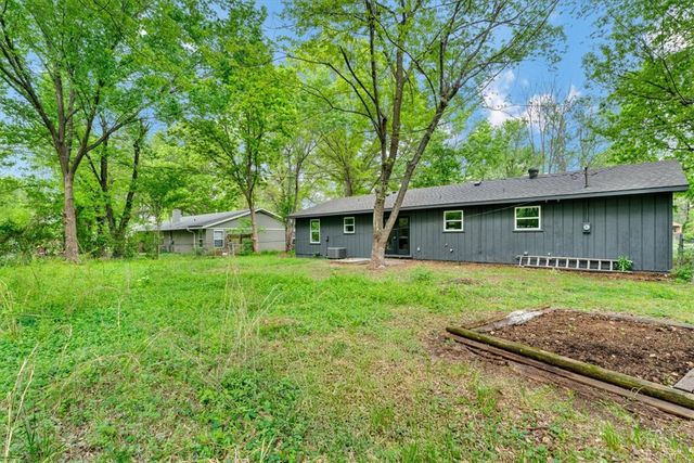 2215 S Coleman Avenue, Fayetteville, AR 72701