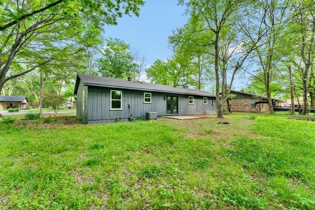 2215 S Coleman Avenue, Fayetteville, AR 72701