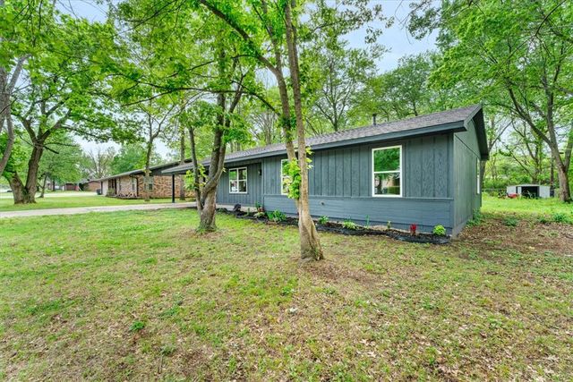 2215 S Coleman Avenue, Fayetteville, AR 72701