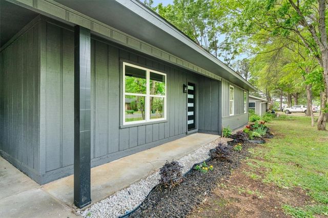 2215 S Coleman Avenue, Fayetteville, AR 72701