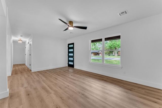 2215 S Coleman Avenue, Fayetteville, AR 72701