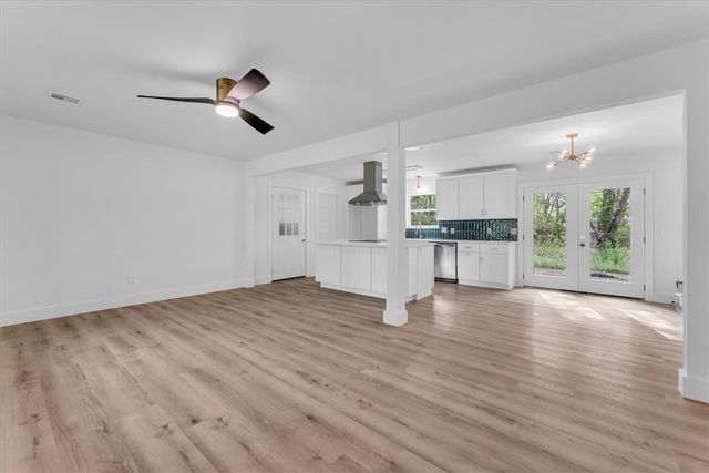 2215 S Coleman Avenue, Fayetteville, AR 72701