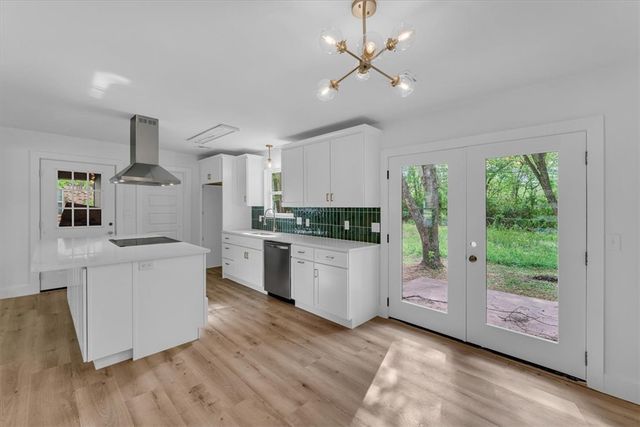 2215 S Coleman Avenue, Fayetteville, AR 72701