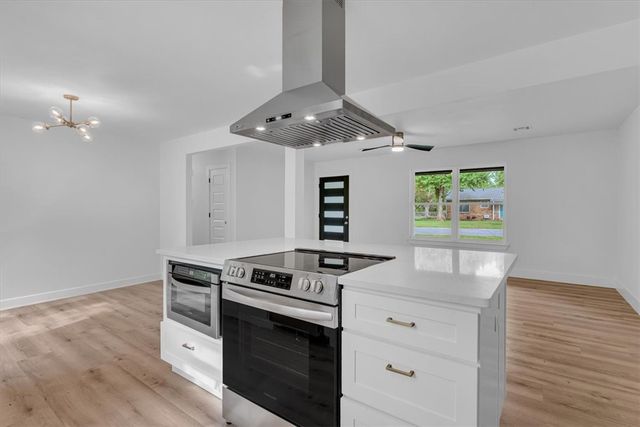 2215 S Coleman Avenue, Fayetteville, AR 72701