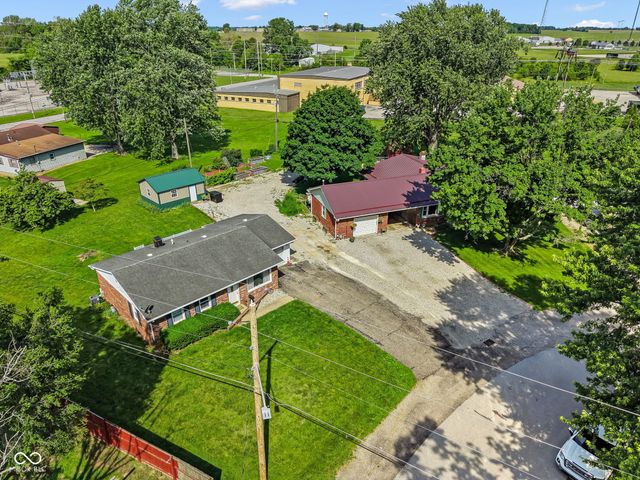 806 W Walnut Drive, Rockville, IN 47872