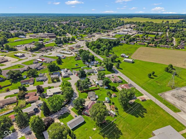 806 W Walnut Drive, Rockville, IN 47872