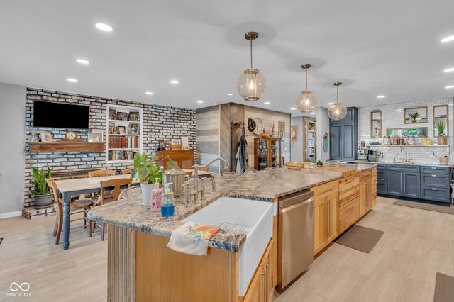 806 W Walnut Drive, Rockville, IN 47872