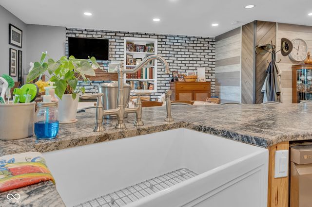 806 W Walnut Drive, Rockville, IN 47872