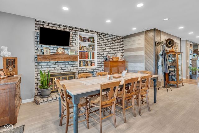 806 W Walnut Drive, Rockville, IN 47872