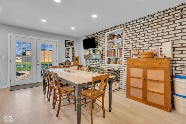 806 W Walnut Drive, Rockville, IN 47872