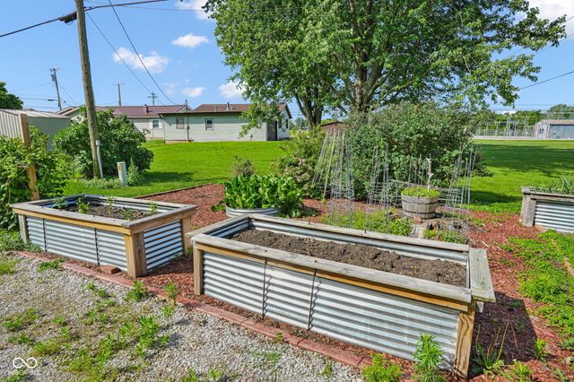 806 W Walnut Drive, Rockville, IN 47872