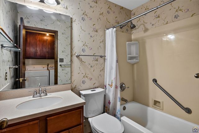 2931 SW Arrowhead RD, Topeka, KS 66614