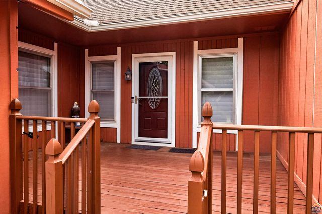 2931 SW Arrowhead RD, Topeka, KS 66614