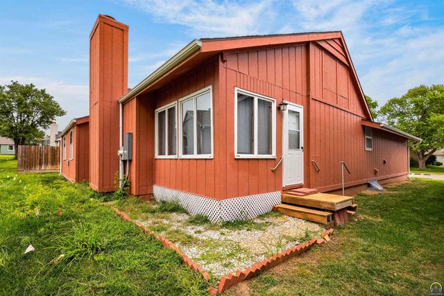 2931 SW Arrowhead RD, Topeka, KS 66614