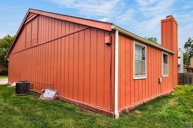 2931 SW Arrowhead RD, Topeka, KS 66614