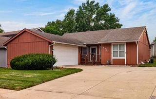 2931 SW Arrowhead RD, Topeka, KS 66614