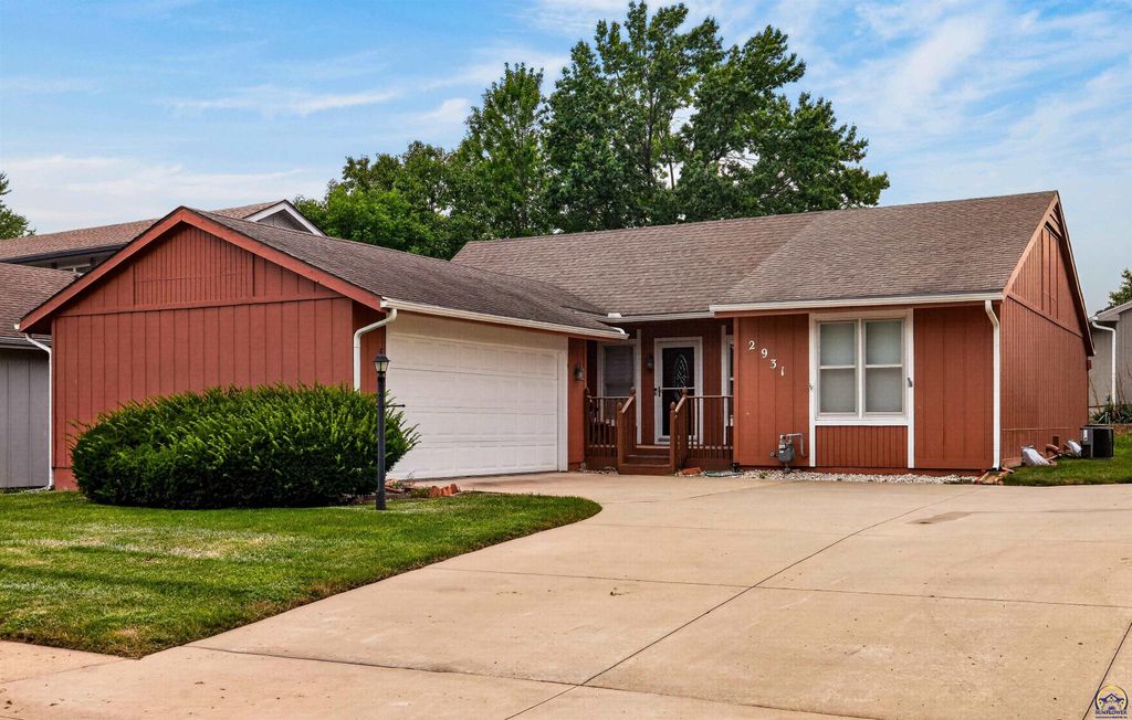 2931 SW Arrowhead RD, Topeka, KS 66614