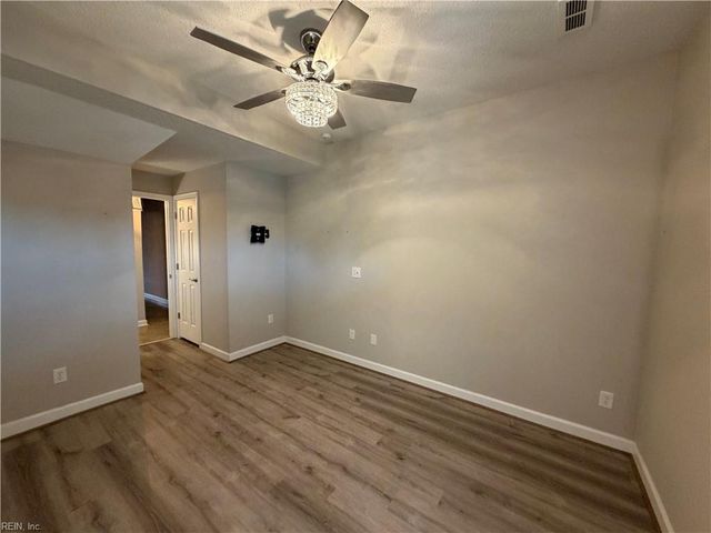 1031 High Dunes Quay Apt 103, Hampton, VA 23664