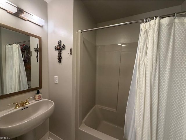 1031 High Dunes Quay Apt 103, Hampton, VA 23664