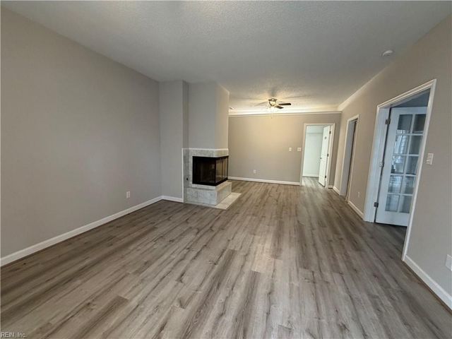1031 High Dunes Quay Apt 103, Hampton, VA 23664
