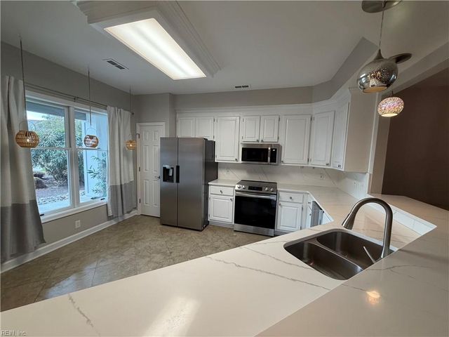 1031 High Dunes Quay Apt 103, Hampton, VA 23664