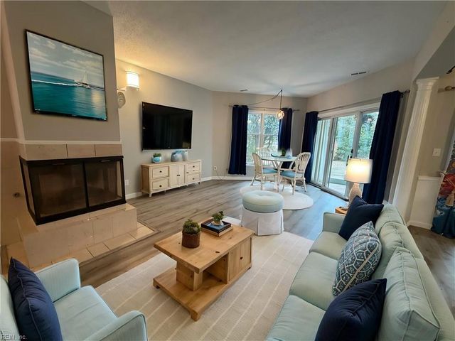 1031 High Dunes Quay Apt 103, Hampton, VA 23664