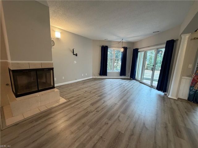 1031 High Dunes Quay Apt 103, Hampton, VA 23664
