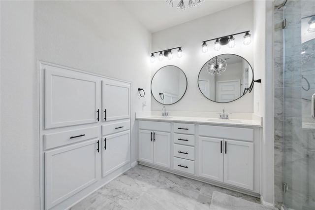 207 Dogvane CIR W, Kyle, TX 78640