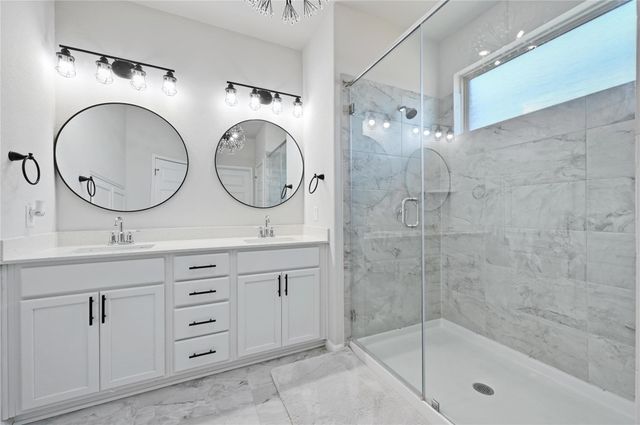 207 Dogvane CIR W, Kyle, TX 78640