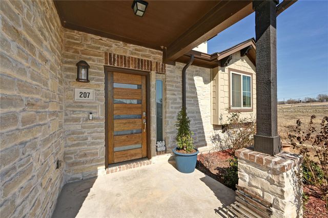 207 Dogvane CIR W, Kyle, TX 78640